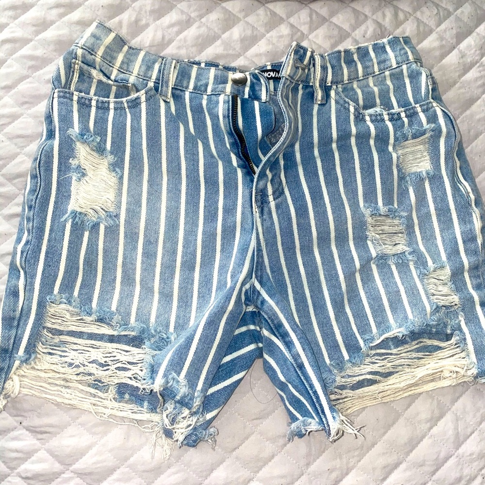 Fashion Nova shorts size 3